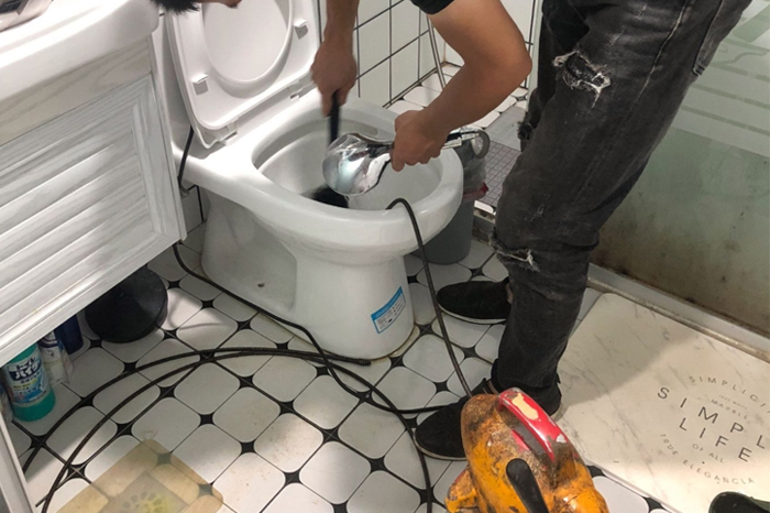 东兴疏通下水道