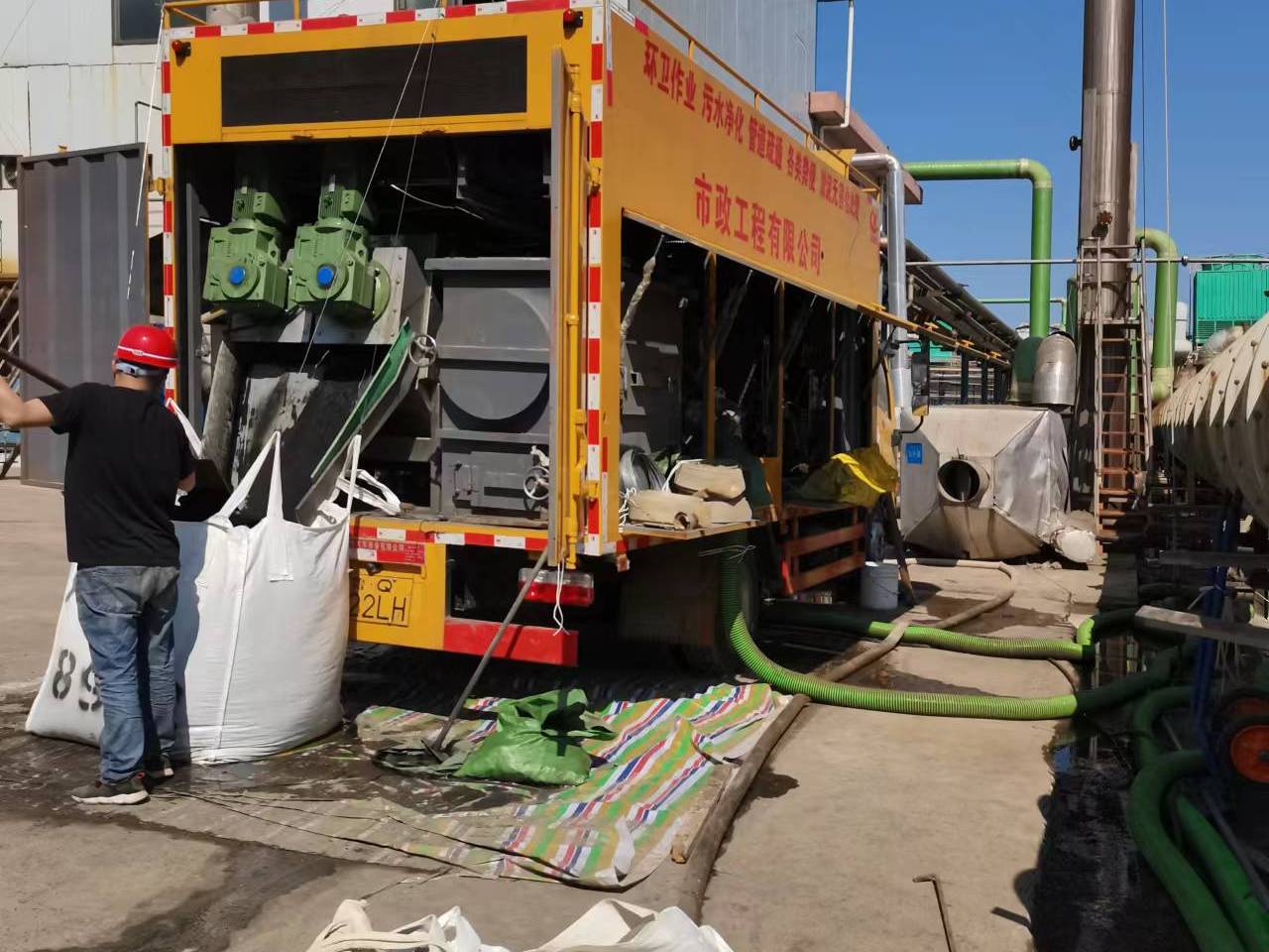 东兴淤泥压干处理